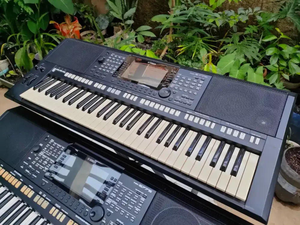 KEYBOARD YAMAHA PSR-S775