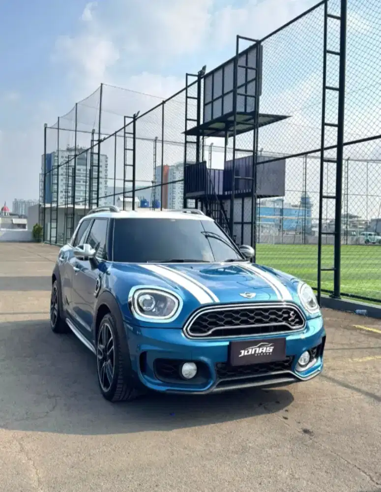 Mini Cooper Countryman S JCW
Island Blue On Black