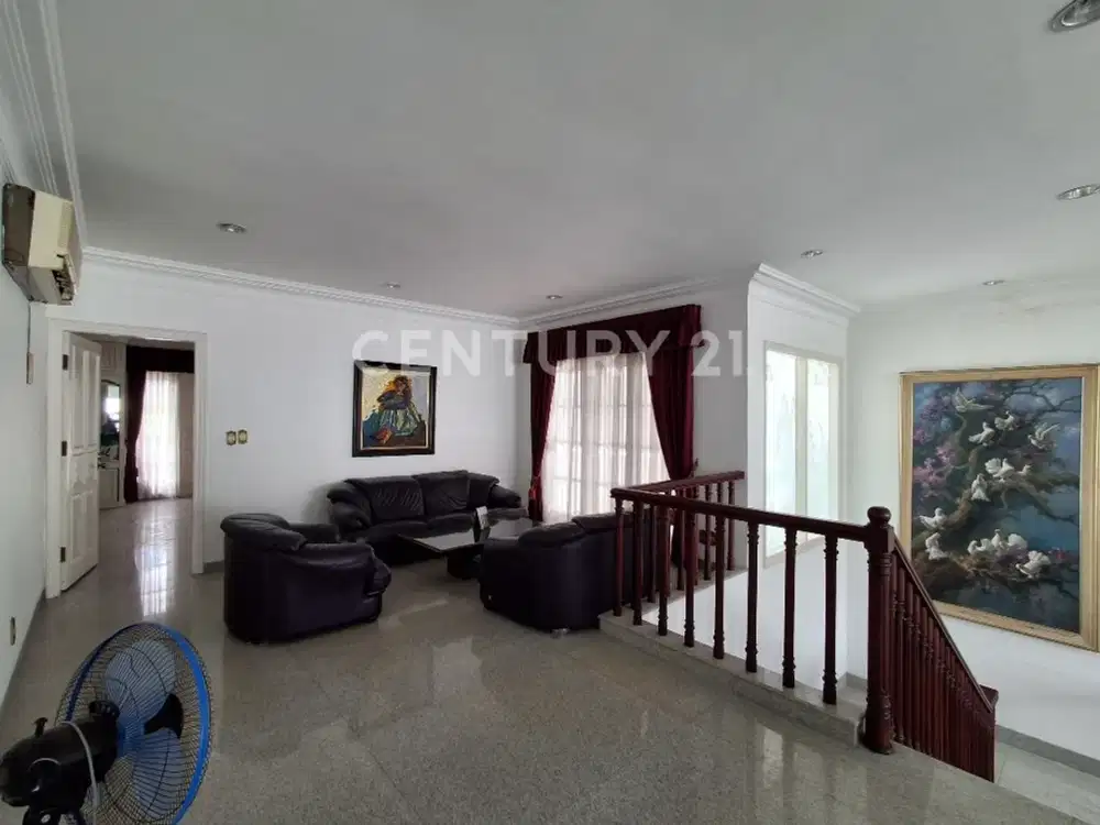 Rumah Besar, Terawat, Fully Furnished Di Menteng