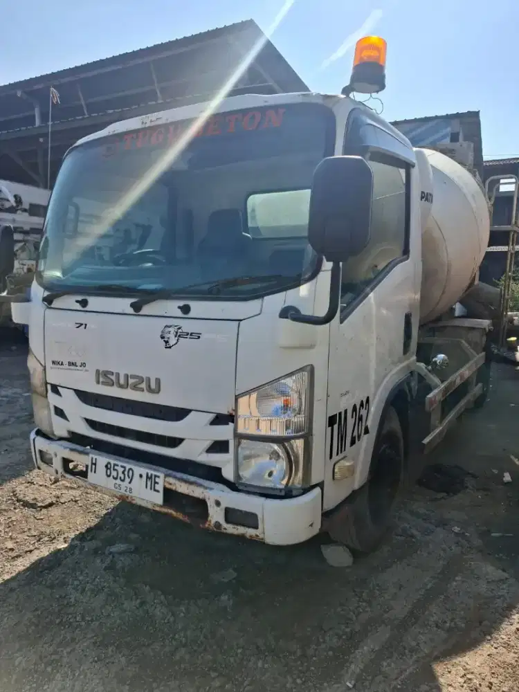 Truck mixer Isuzu 3 kubik tahun 2018