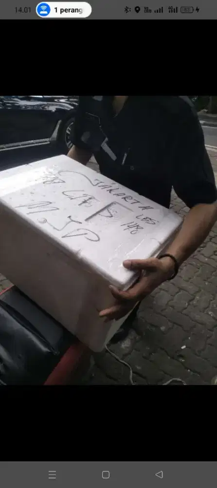 Kurir motor. Antar barang