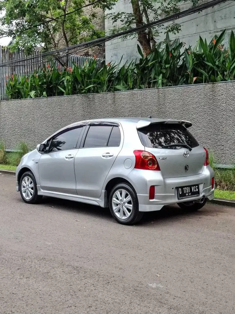 Dp 9 jt Toyota Yaris e matic 2012