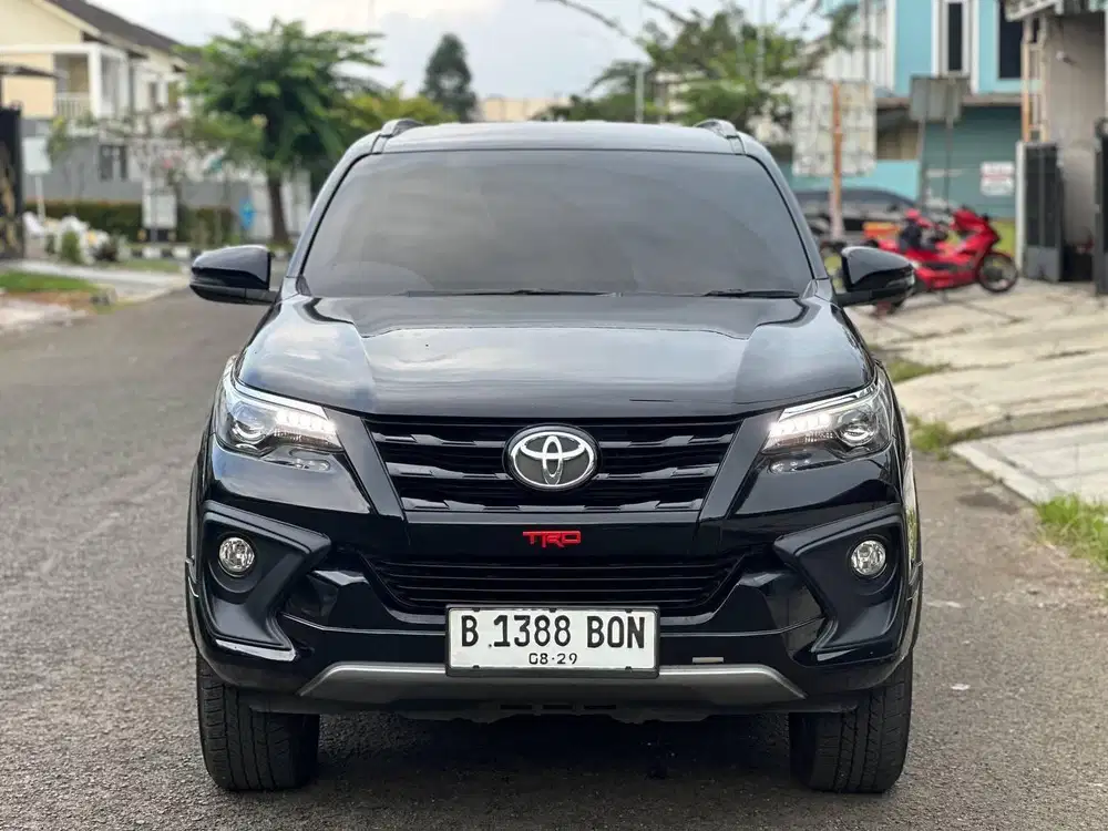 LOW KM TOYOTA FORTUNER VRZ TRD 2.4 DIESEL AT 2019 HITAM FULLSET RECORD