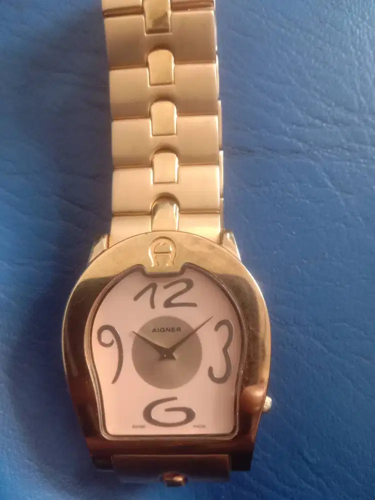 Jam tangan Aigner merk Ravenna AO22000