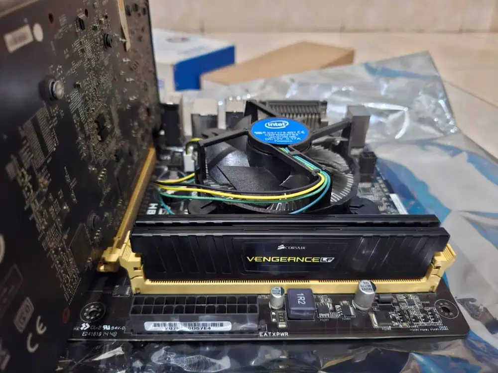 Jual PC Rakitan Gaming Ram 16 GB bonus 8 GB  HDD 500 GB X 2
