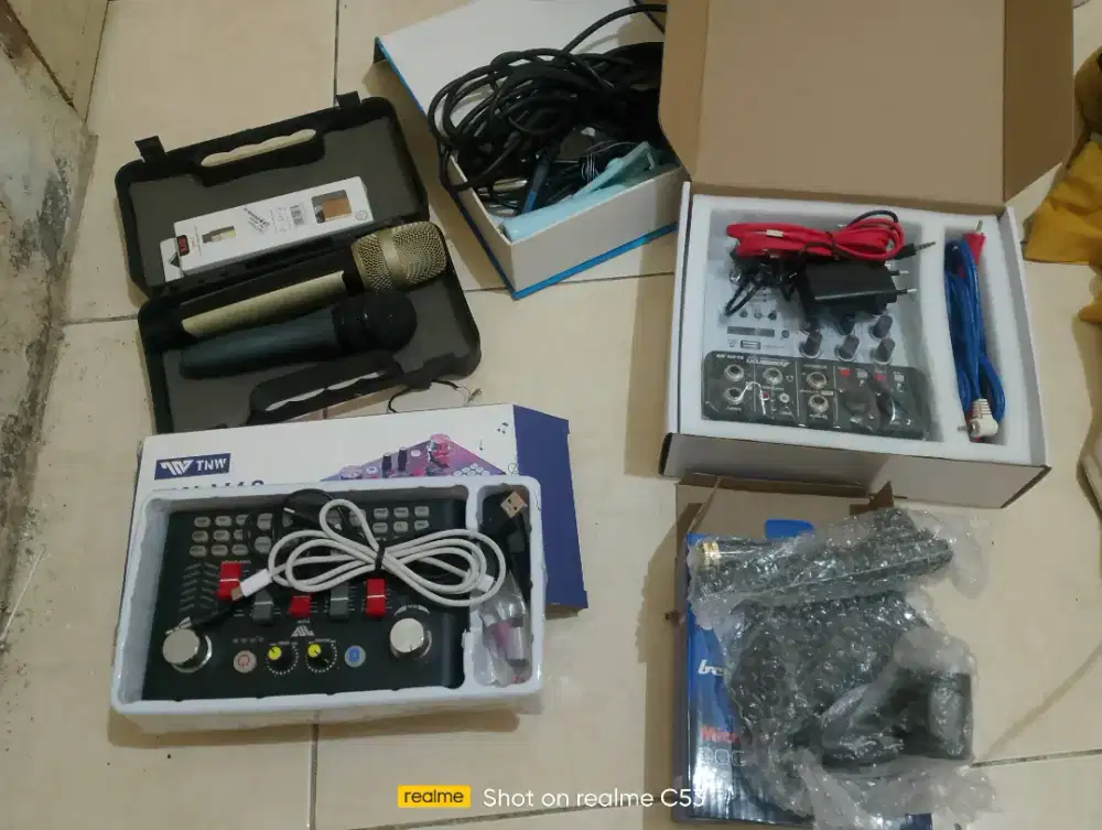 Alat live streaming lengkap