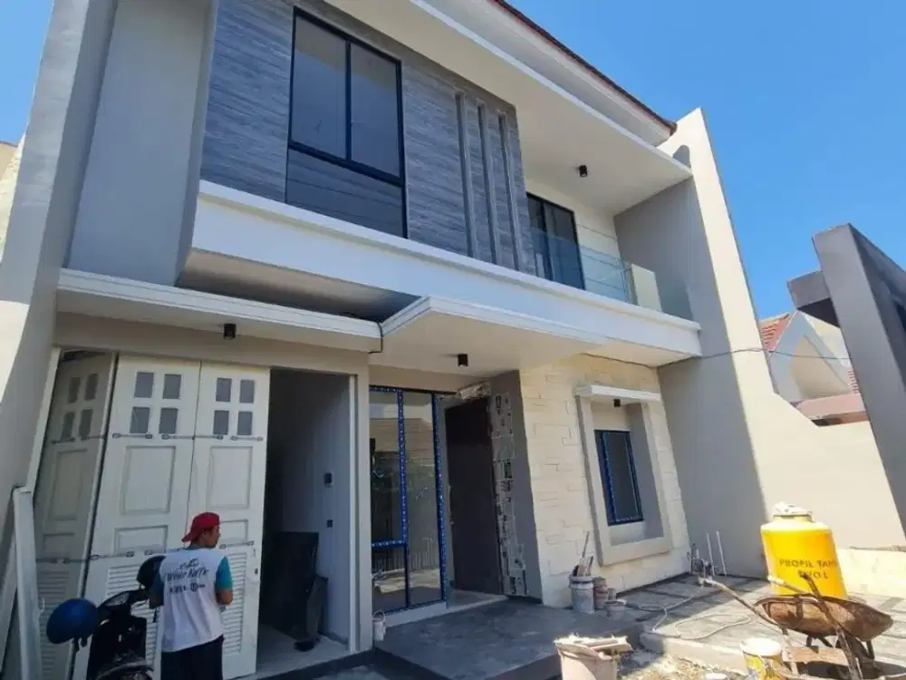 Rumah Baru 2 Lantai Manyar Kertoadi , Row Jalan 3 Mobil