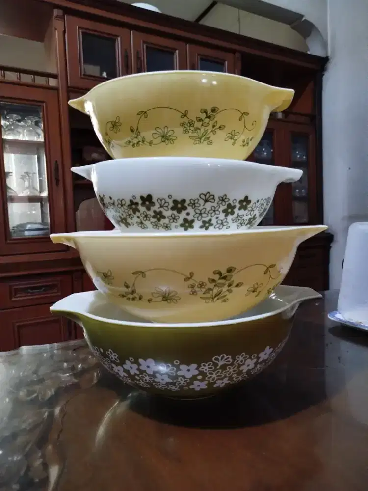 1 set Pyrex Spring Blossom vintage