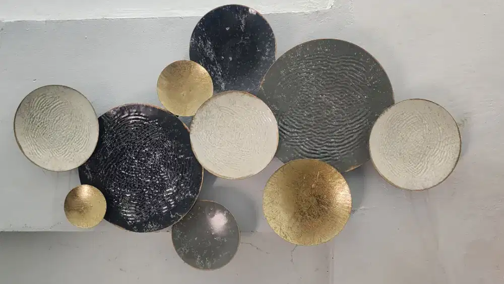 Hiasan dinding plate INFORMA