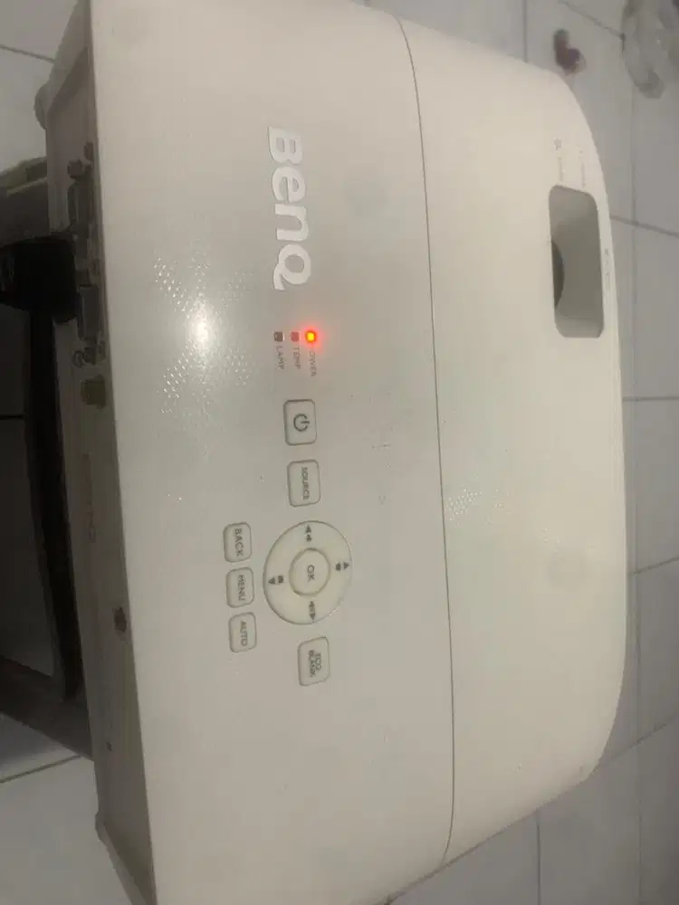 proyektor benQ MX532