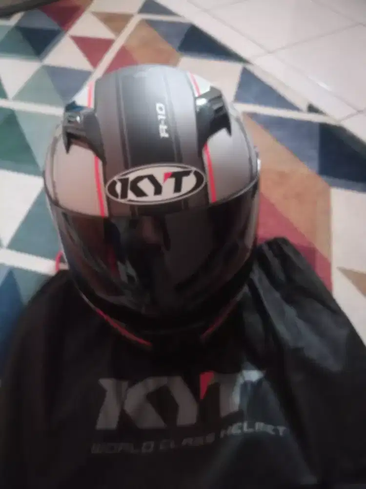 Jual helm KYT R10 seri 4