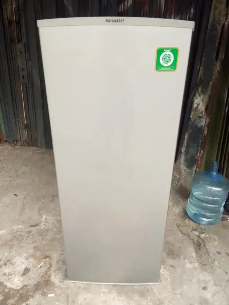 Frezer merek Sharp 9 rak