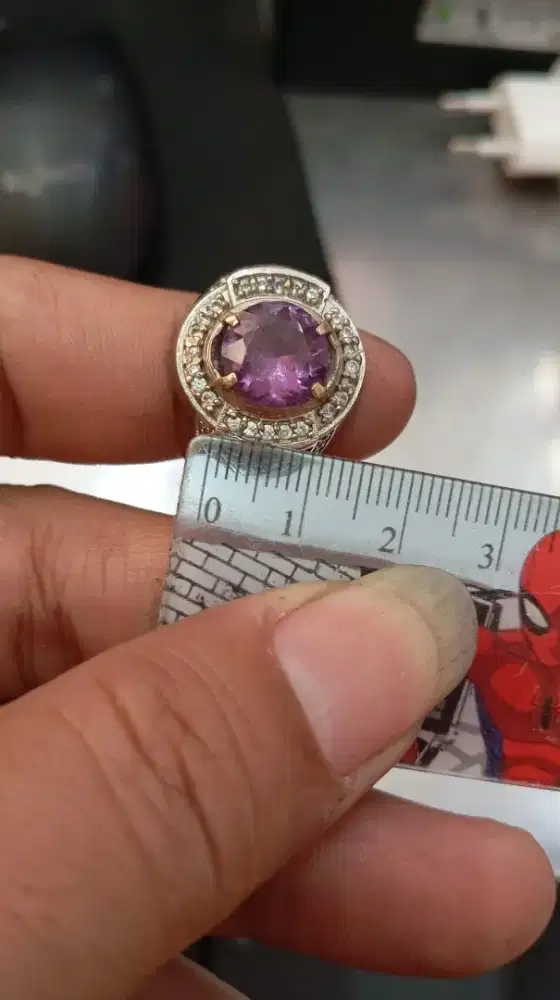 Cincin batu safir change color unggu ke biru