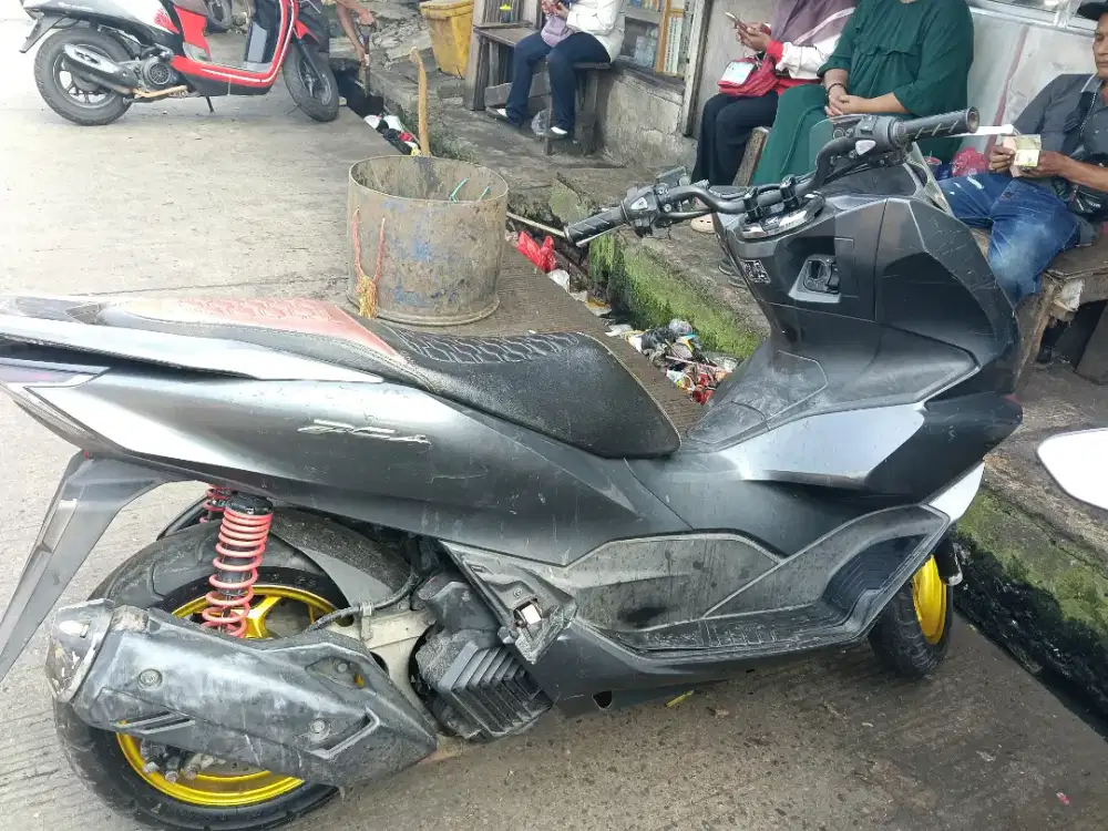 Di jual PCX cbs kilometer rendah