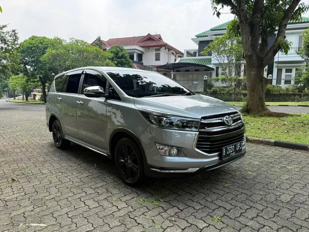 Toyota innova venturer bensin 2017 matic