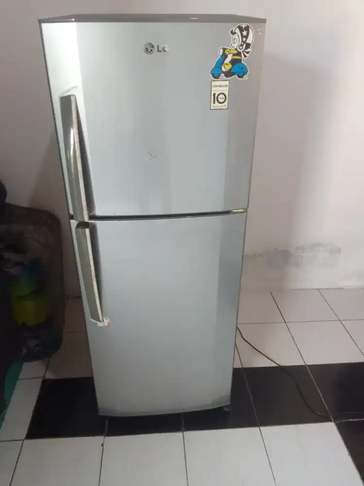 Kulkas 2 pintu merk LG