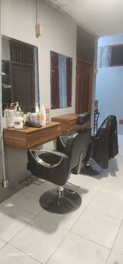 Cari Karyawan Barber shop dan Terapis
