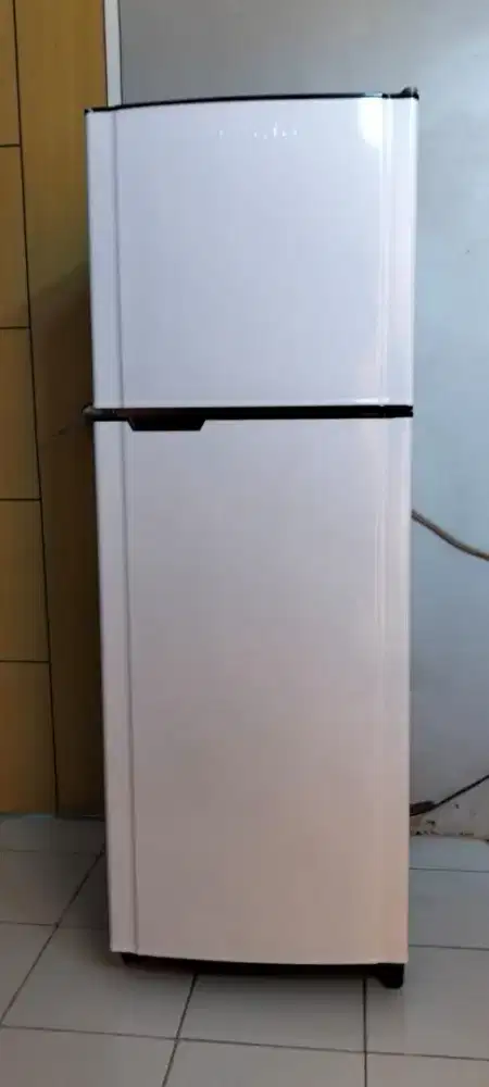 Kulkas 2 pintu Toshiba