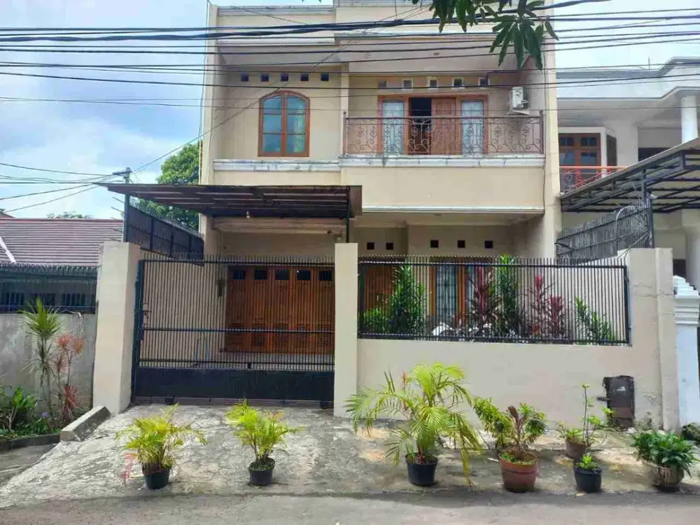 rumah bagus 2 lantai siap huni,bebas banjir di jalan e,kelapa dua,jakarta barat