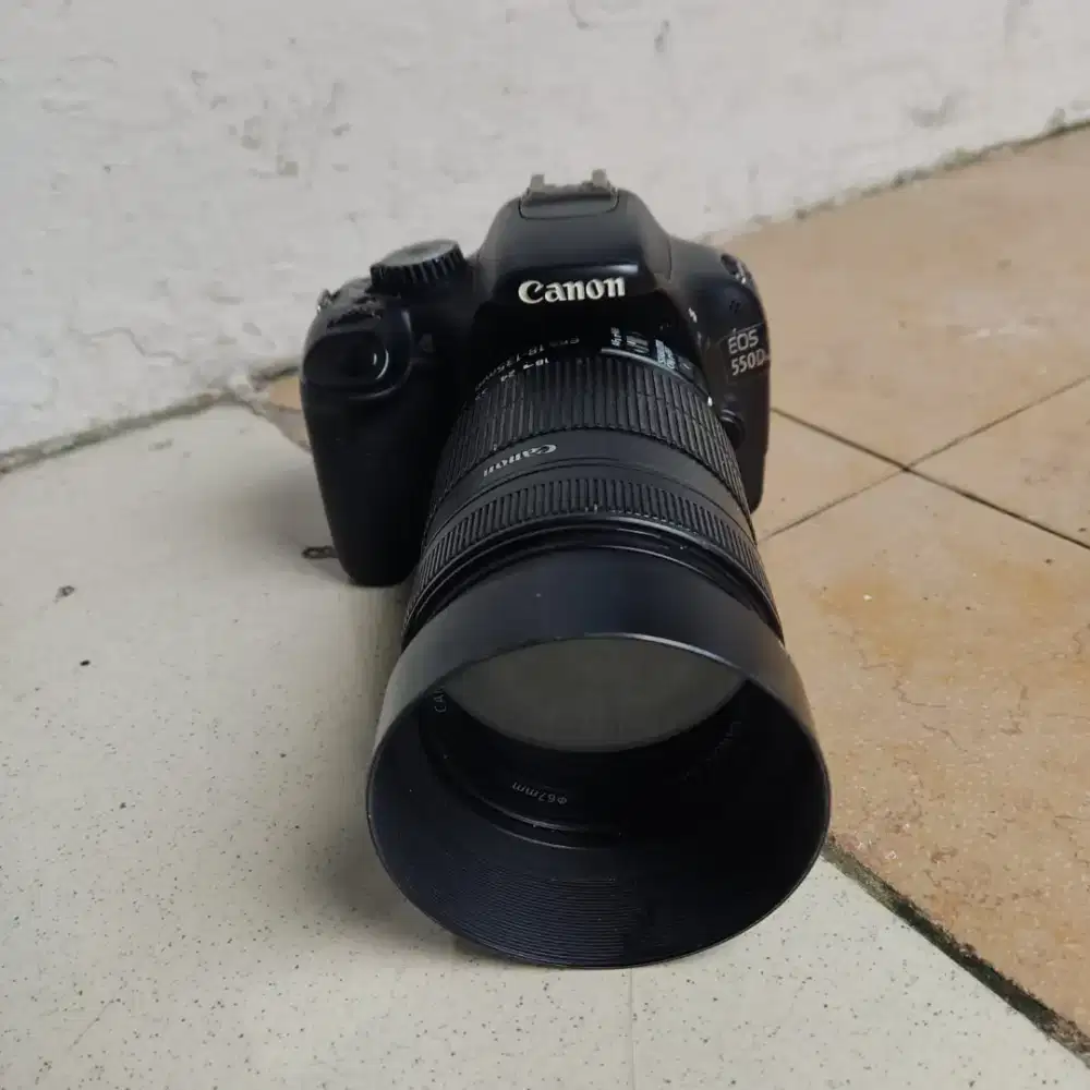 Jual kamera Cannon EOS 550D