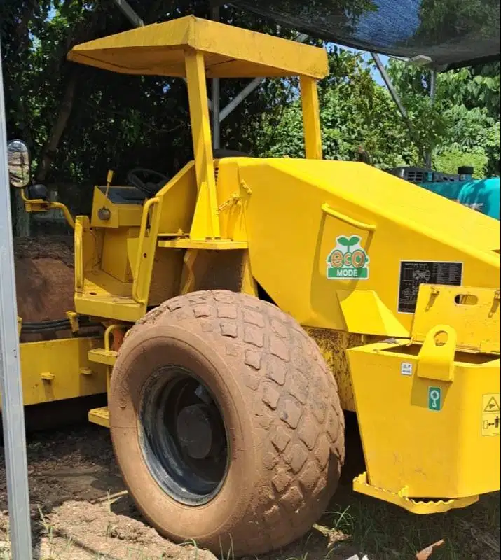 Dijual Vibro / Compactor Sakai model SV512TF Tahun 2011
