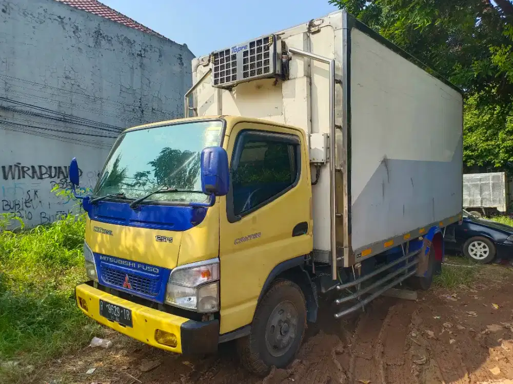 Mitsubishi Colt diesel FE74 box frizer tahun 2015 (Nopol R)