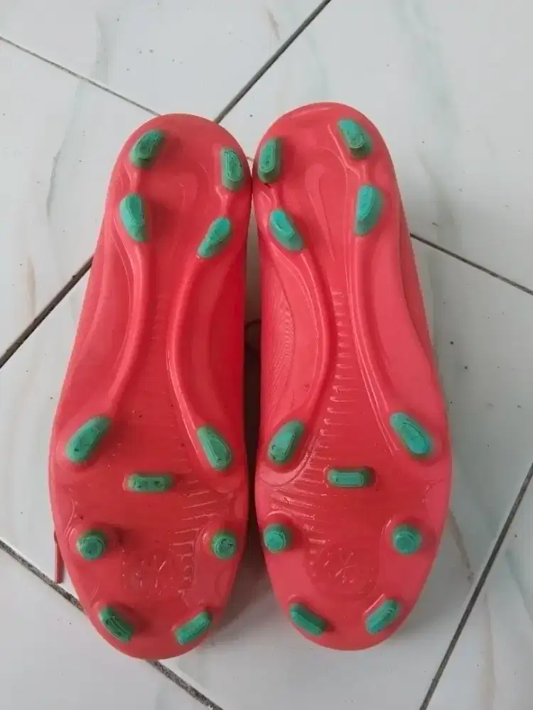 Sepatu bola nike