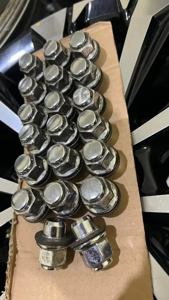 baut roda 25 pcs ori fortuner innova camry voxy
