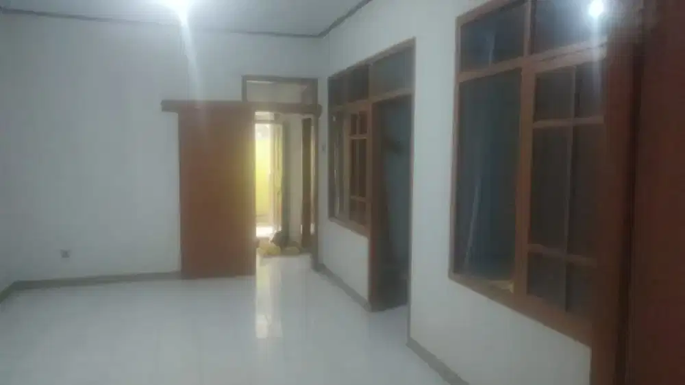 Rumah strategis ciumbuleuit di depan kampus unpar
