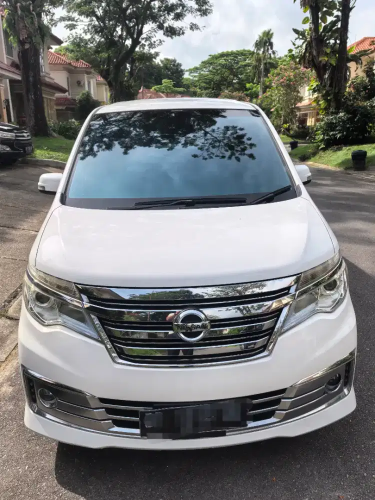 Nissan Serena 2.0 putih thn 2017