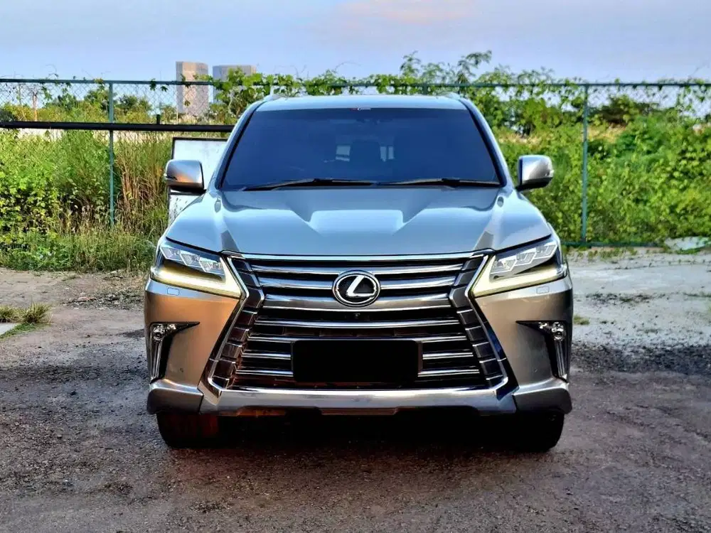 Lexus LX570 Luxury 2017 Like New, Low KM 12RB
