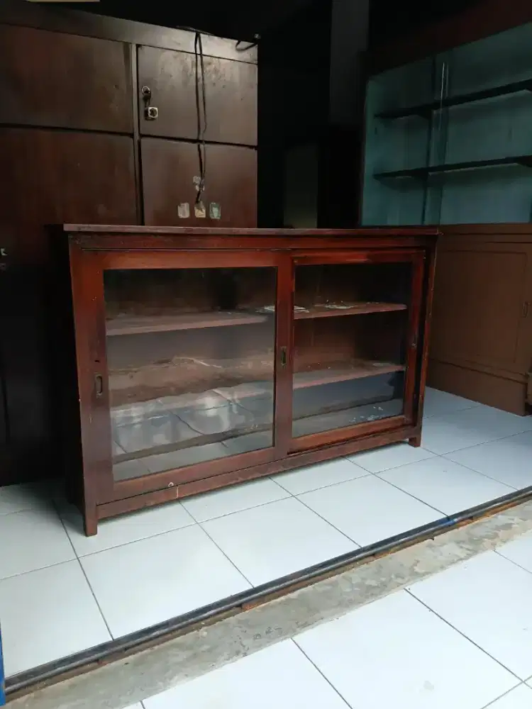 Lemari toko etalase pintu sliding jati tua