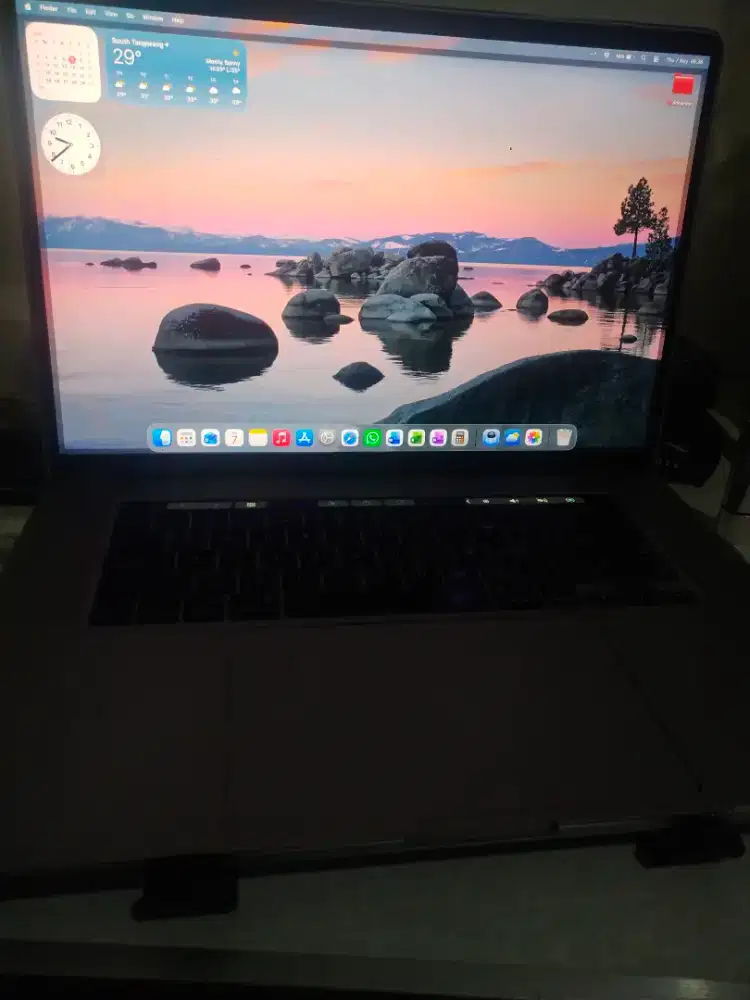 DIJUAL MACBOOK PRO NEGO
