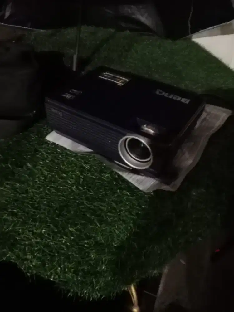 Jual MuRh PROYEKTOR Merk BENQ KNDISI MSH BGS GAK ADA MINUS MSH LYK PKE
