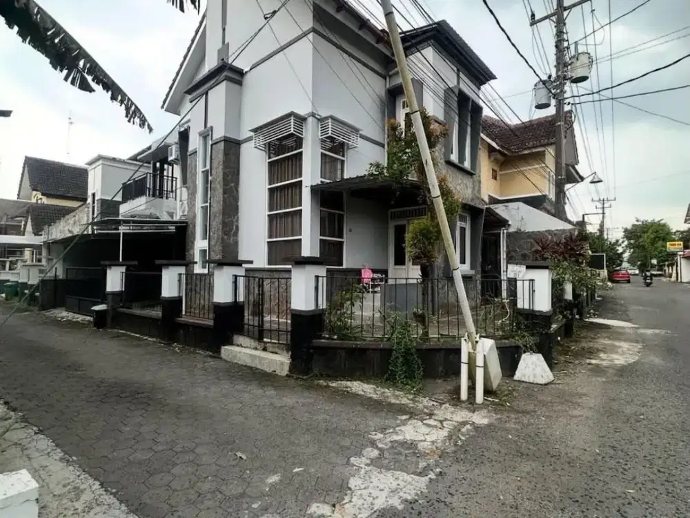 Dijual Rumah 2 Lantai Hook Full Furnish Jalan Kaliurang Km 6 Dekat Kampus UGM