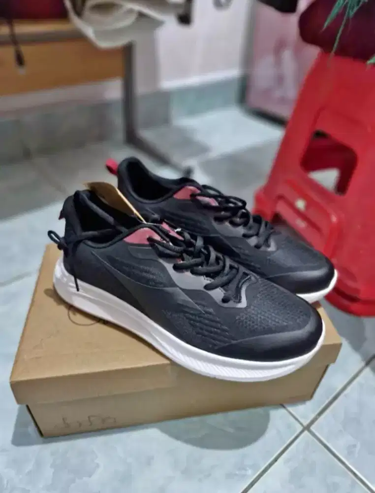 Sepatu Diadora Kania & Hasting (42/26.5)