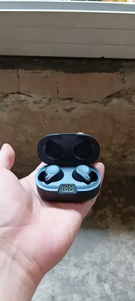 TWS JETE T1 HITAM