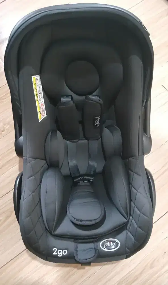 Carseat pliko + canopy good condition