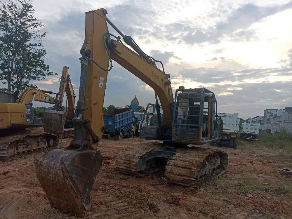 JUAL 2 UNIT XCMG EXCAVATOR XE215C & XE135F TAHUN 2022 - KONDISI AS IS