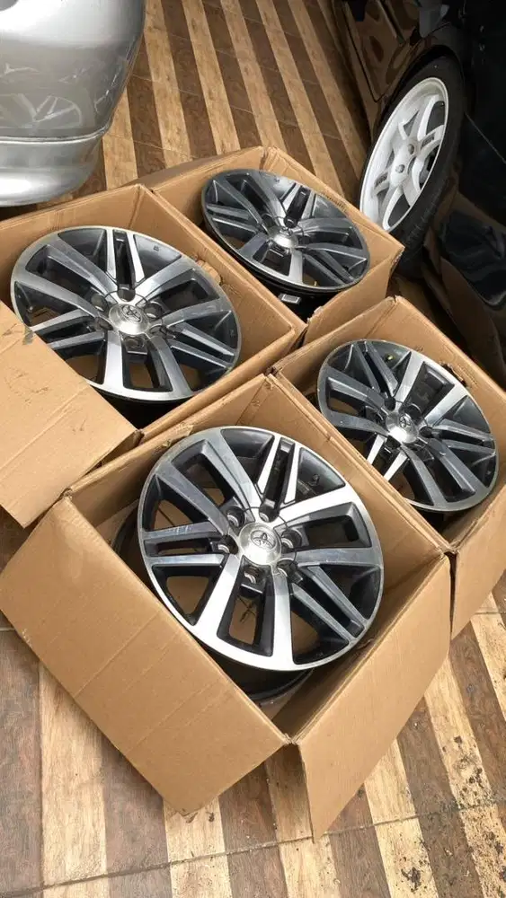 Velg Fortuner R18 Pajero Hilux Triton Panther 6x139