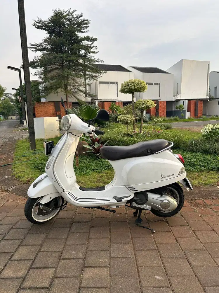 DIJUAL VESPA LX 150 3VIE