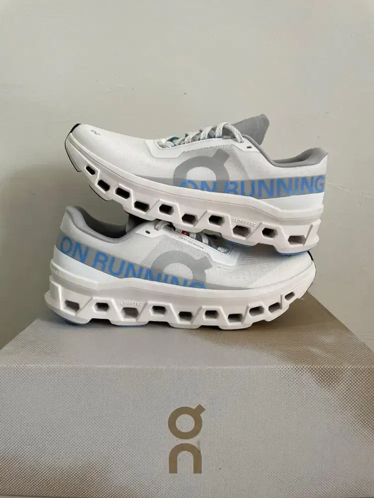 ON CLOUDMONSTER 1