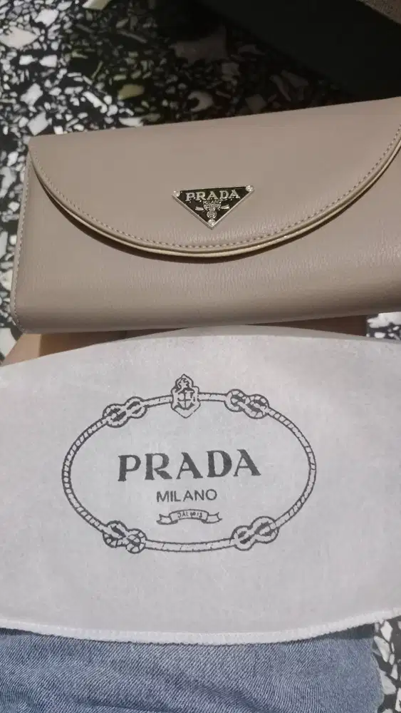 Dompet prada cream