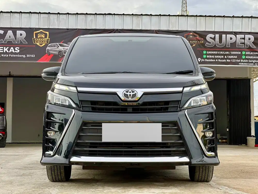 Rare item !!Toyota Voxy 2.0 AT 2021 !!