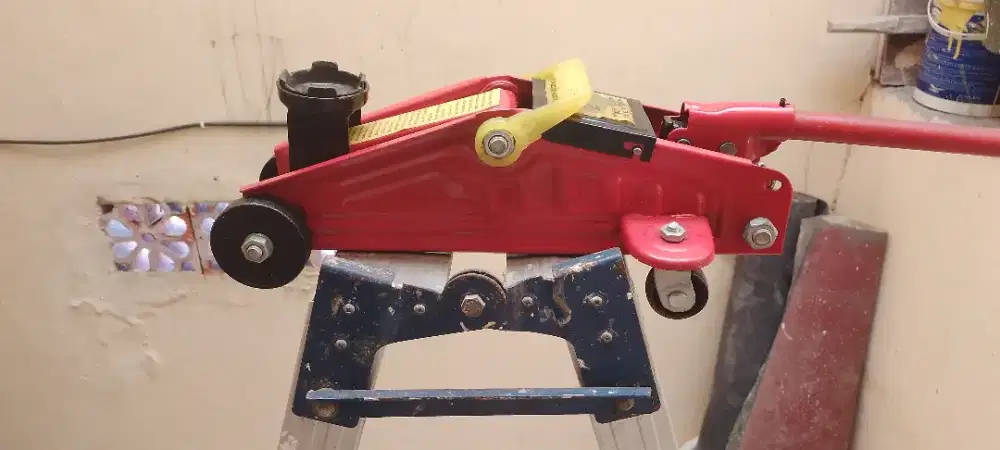 Dongkrak mobil hidrolik