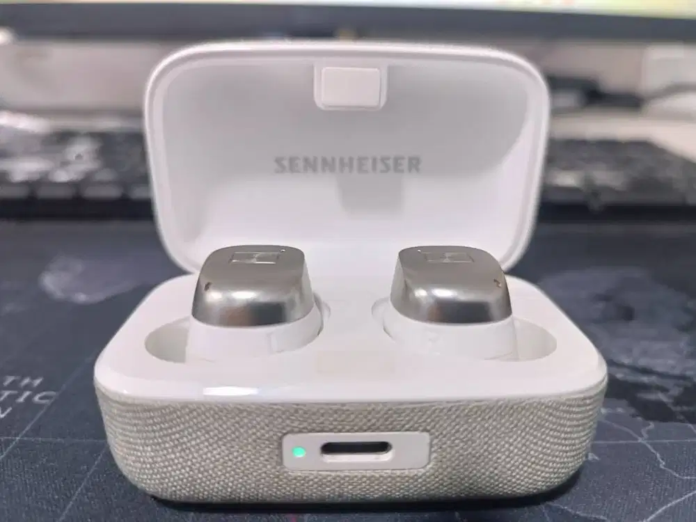 Jual BU Sennheiser Momentum 4 MTW4 TWS ANC Warna White Silver