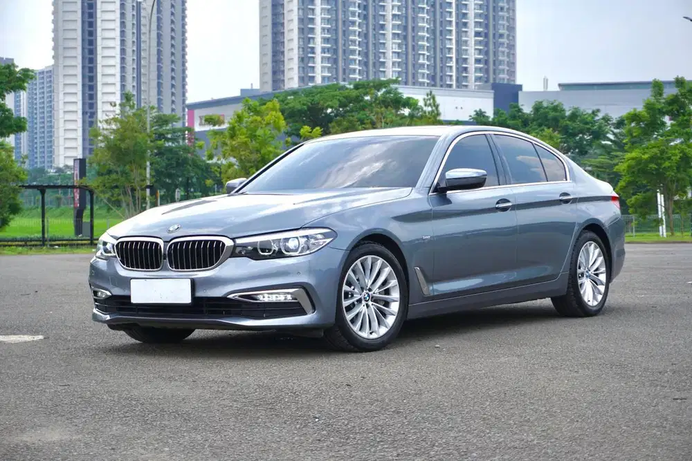 BMW 530i G30 Luxury B48 2017 / 2018 Silver Mulus Best Deal DP Ringan