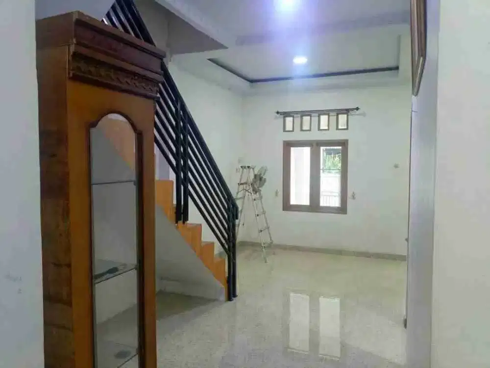 Rumah siap huni 2 lantai asri terawat di Perumnas Klender, Duren Sawit, Jakarta Timur.