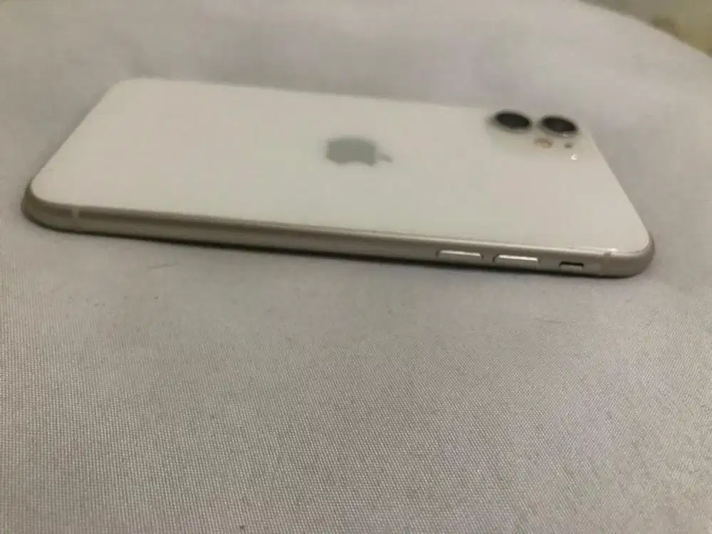 FOR SALE IPHONE 11 - WHITE - 64GB