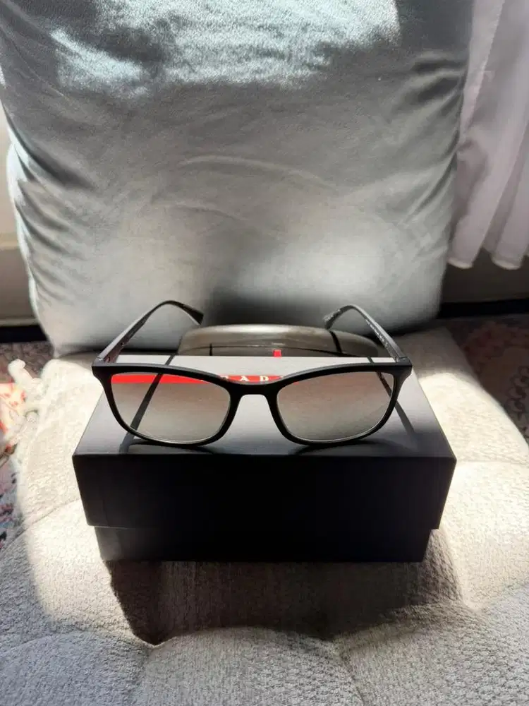 Kacamata Prada Hitam Original